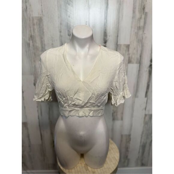 White blouse - Picture 1 of 6